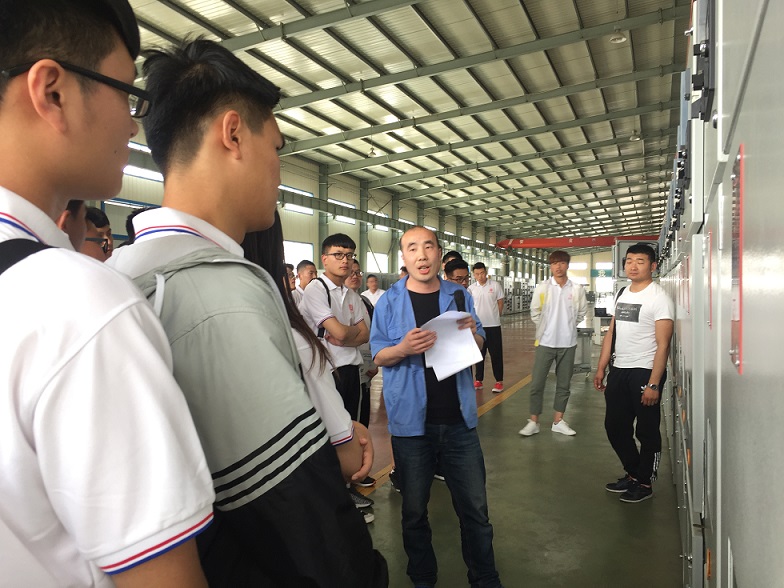 2017屆棗莊學(xué)院畢業(yè)生來(lái)我公司實(shí)踐... 2017屆棗莊學(xué)院畢業(yè)生來(lái)我公司實(shí)踐培訓(xùn)